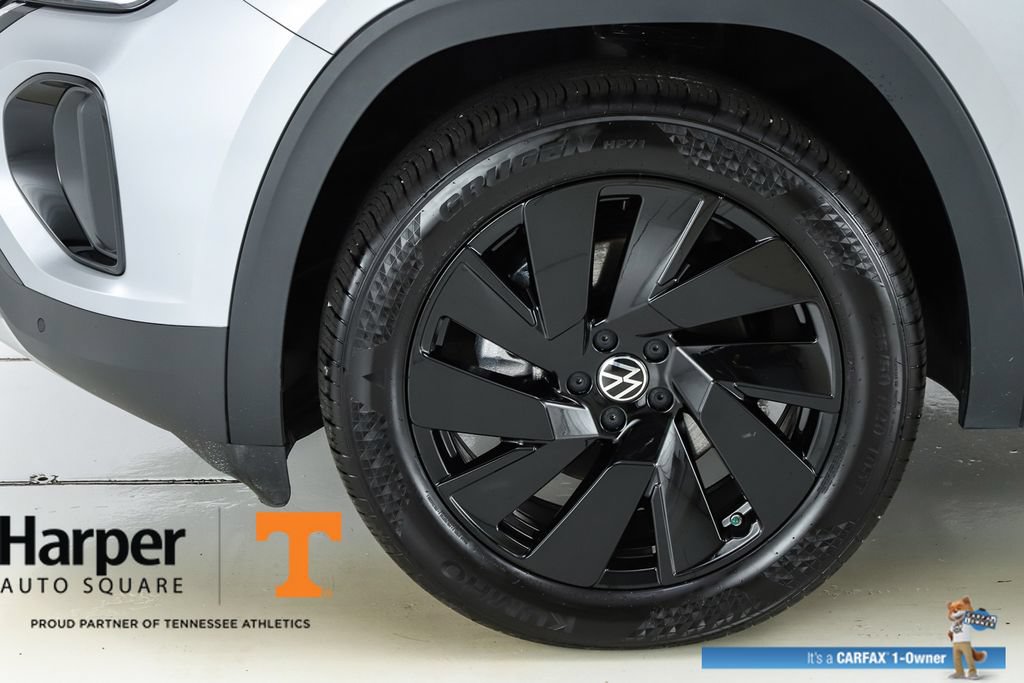 Used 2025 Volkswagen Atlas Cross Sport SE w/ Panoramic Sunroof Package AWD/4WD image 44