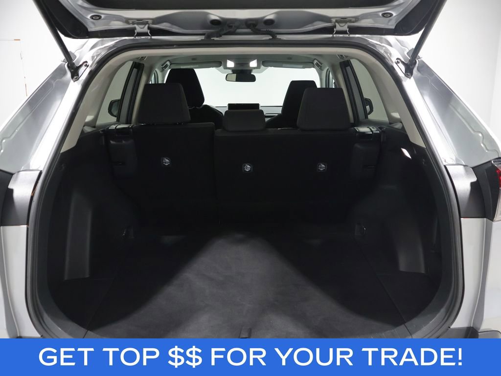 Used 2024 Toyota RAV4 LE AWD/4WD image 4