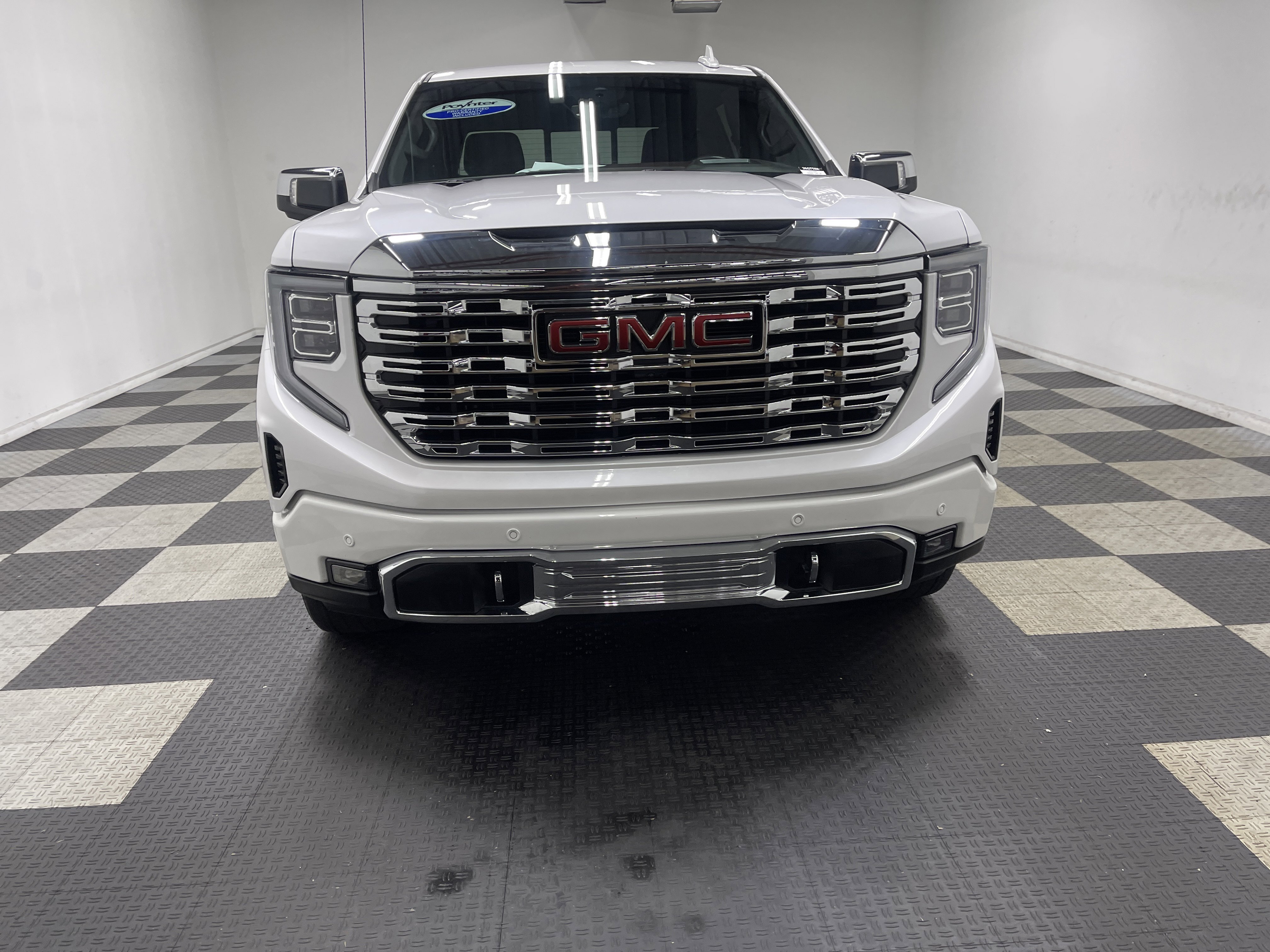 Used 2023 GMC Sierra 1500 Denali w/ Technology Package AWD/4WD image 7