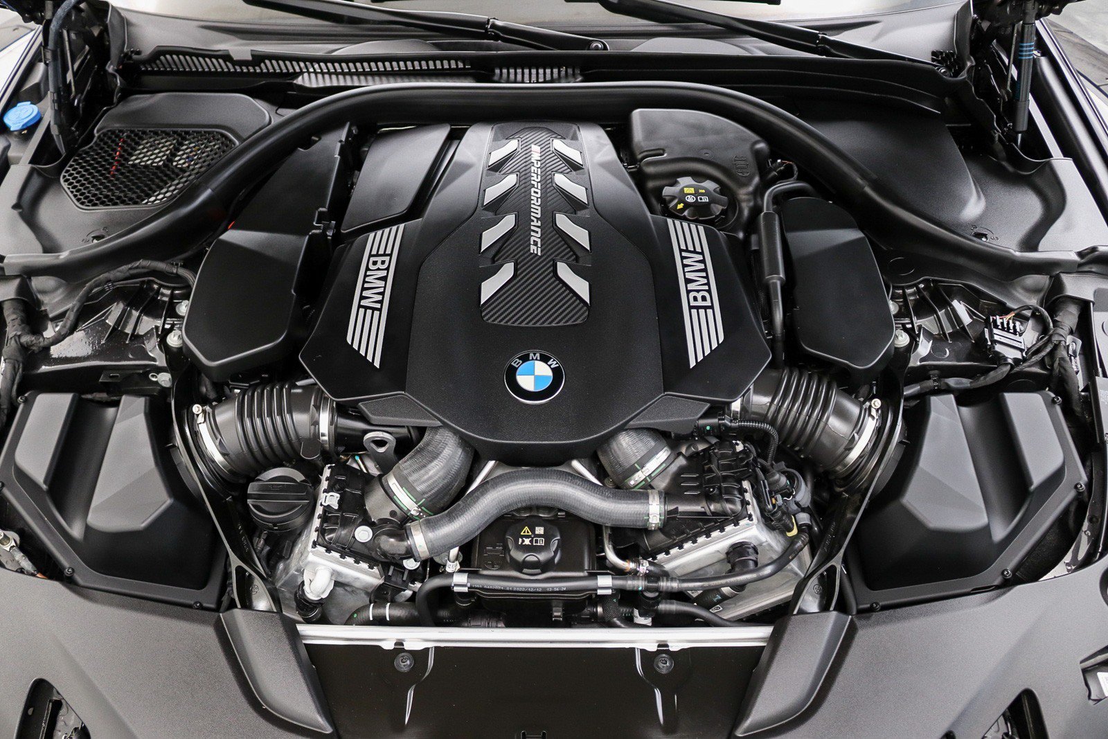 Used 2023 BMW M550i xDrive AWD/4WD image 36