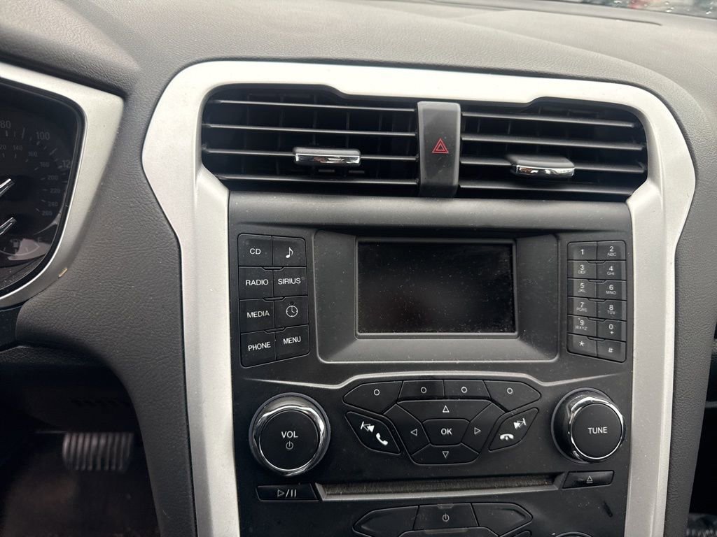 Used 2015 Ford Fusion SE w/ Equipment Group 201A FWD image 4