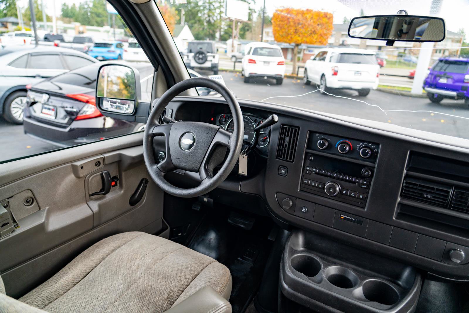 Used 2009 Chevrolet Express 1500 Passenger image 19