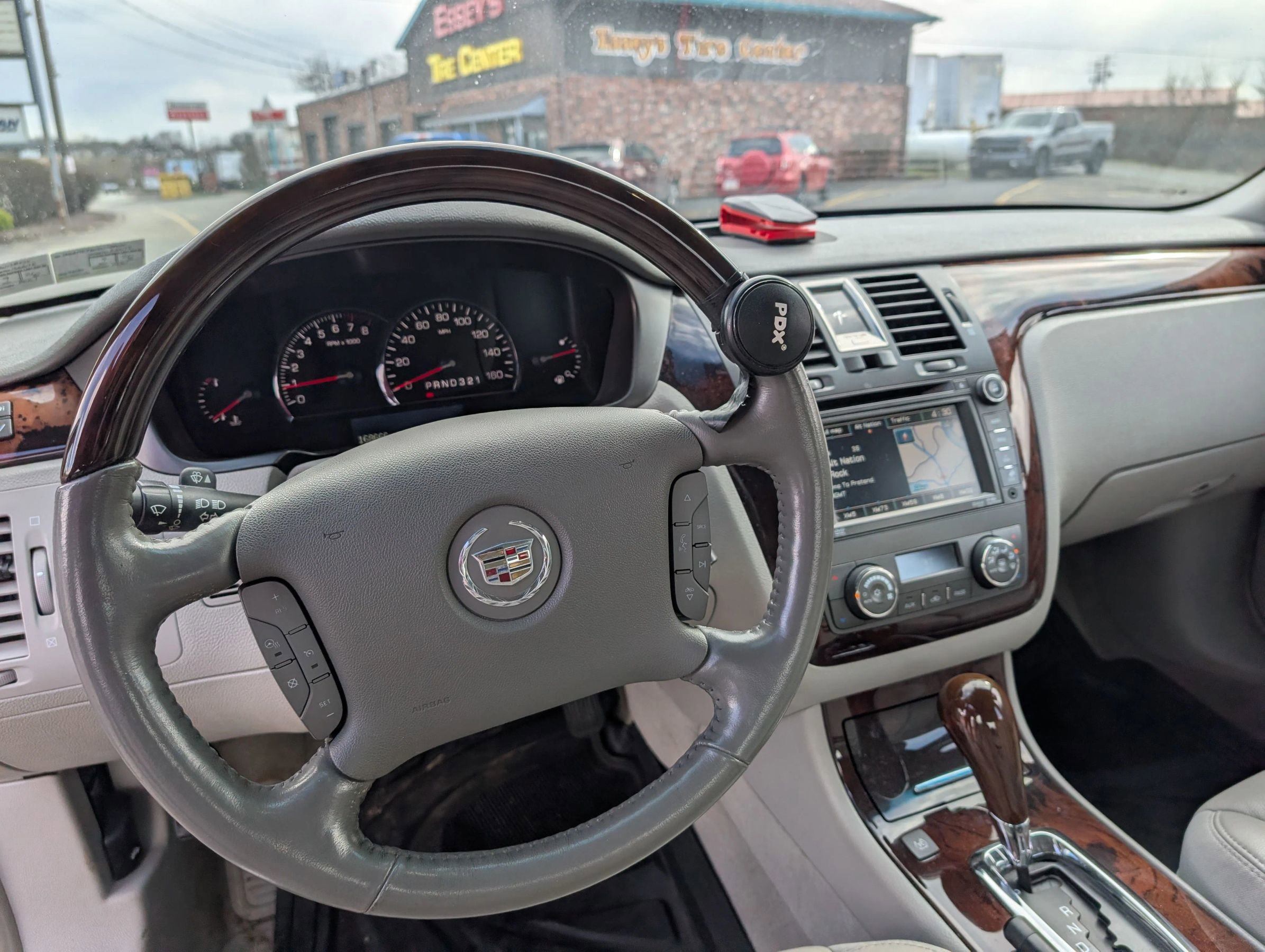 Used 2011 Cadillac DTS Premium image 15