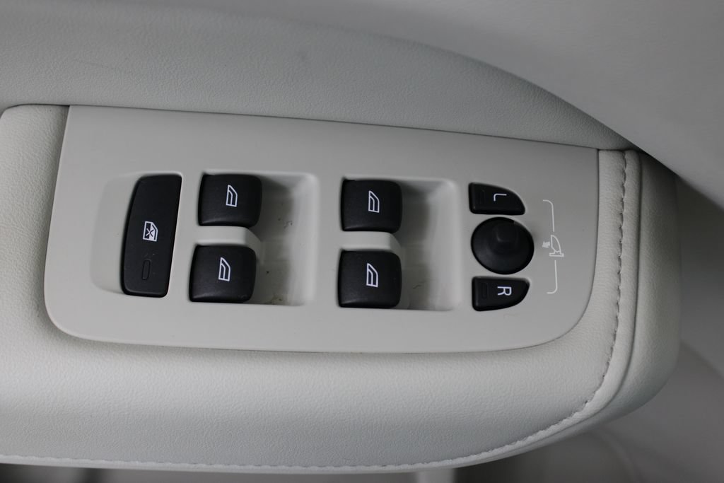 Used 2024 Volvo XC60 B5 Core AWD/4WD image 18