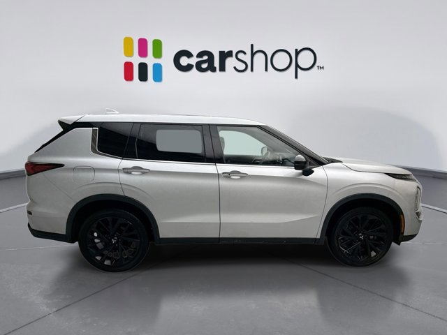 Used 2022 Mitsubishi Outlander SEL Black Edition image 6