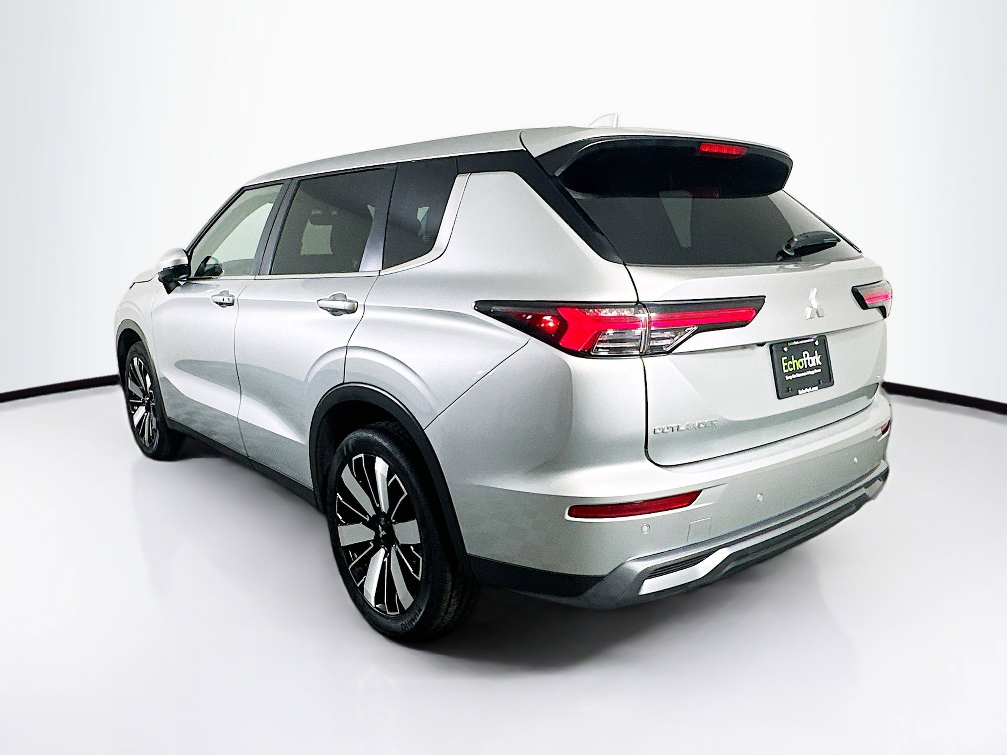 Used 2025 Mitsubishi Outlander SE FWD image 5