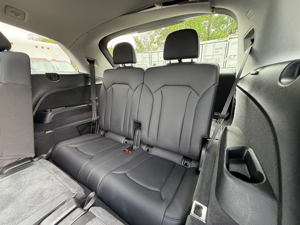 Used 2023 Audi Q7 3.0T Premium w/ Convenience Package AWD/4WD image 25