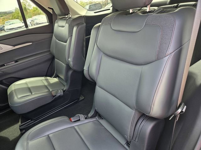 Used 2025 Ford Explorer Active w/ Active Comfort Package RWD image 11