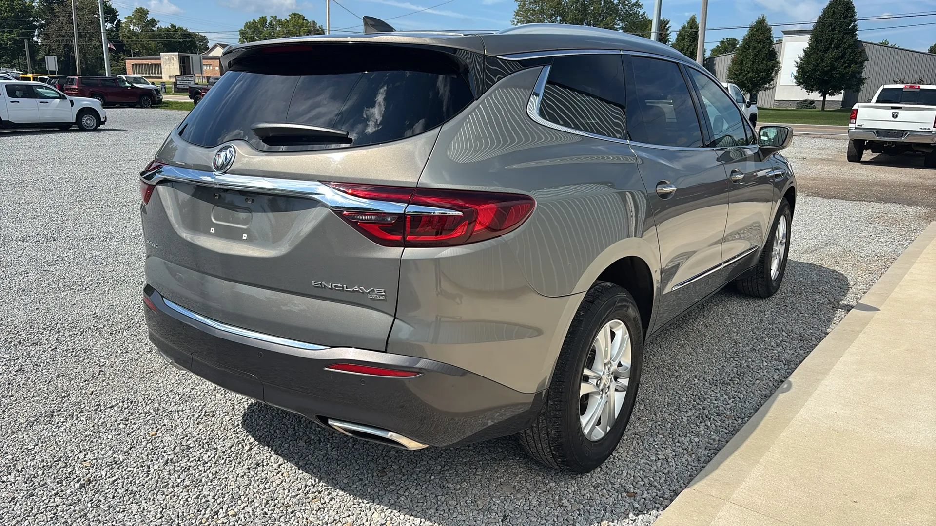 Used 2018 Buick Enclave Essence AWD/4WD image 8
