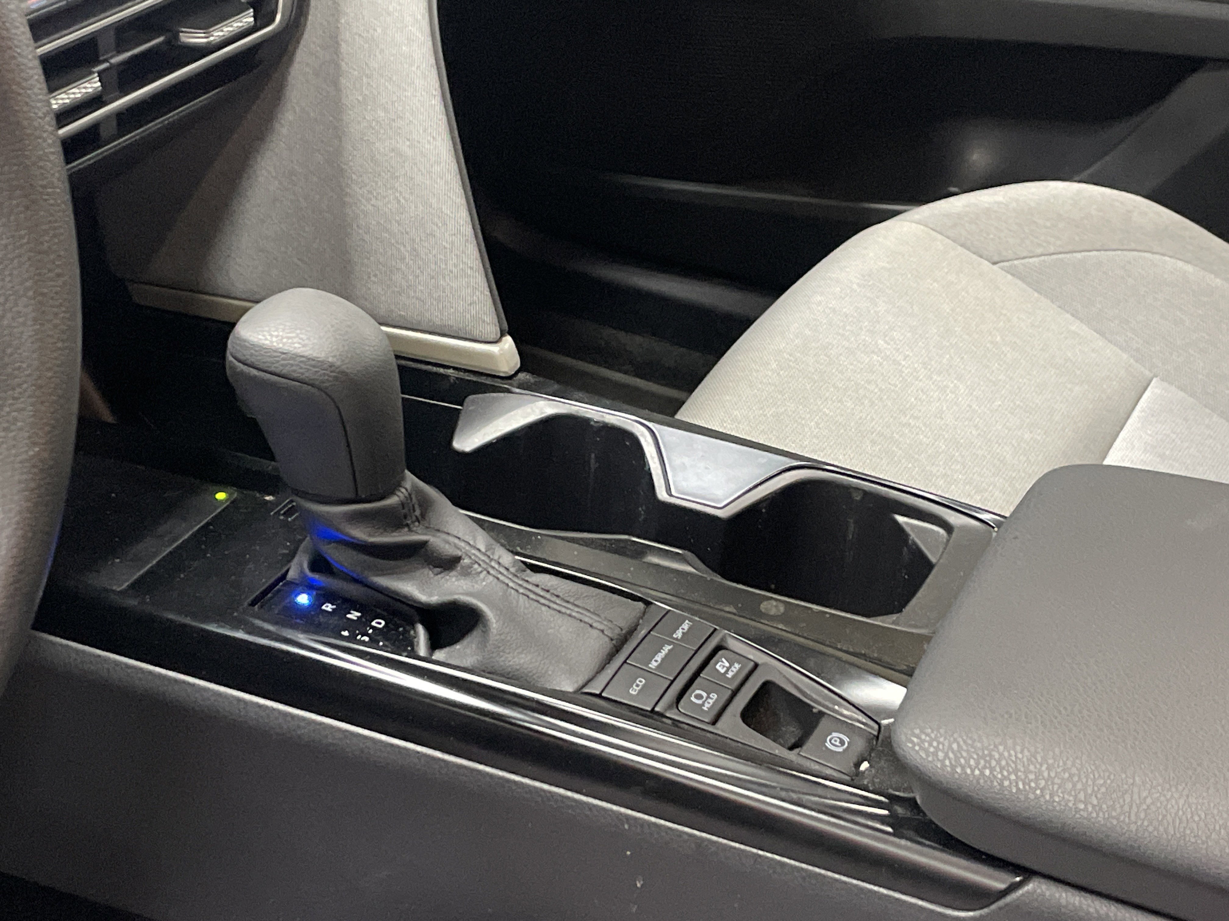 Used 2025 Toyota Camry LE w/ Convenience Package FWD image 11