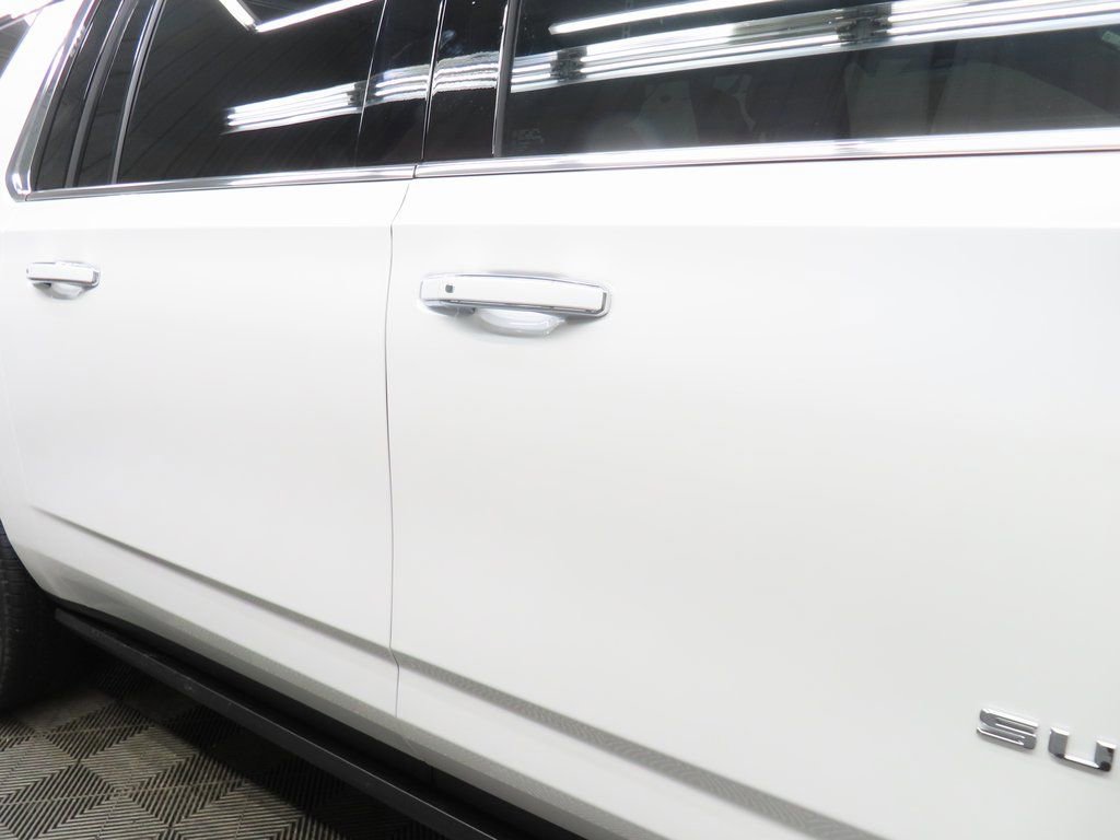 Used 2025 Chevrolet Suburban High Country AWD/4WD image 32