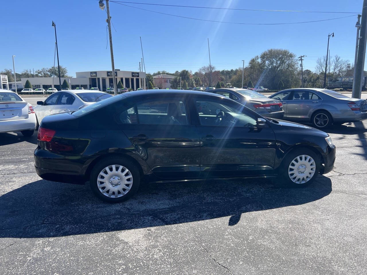 Used 2011 Volkswagen Jetta SE image 3