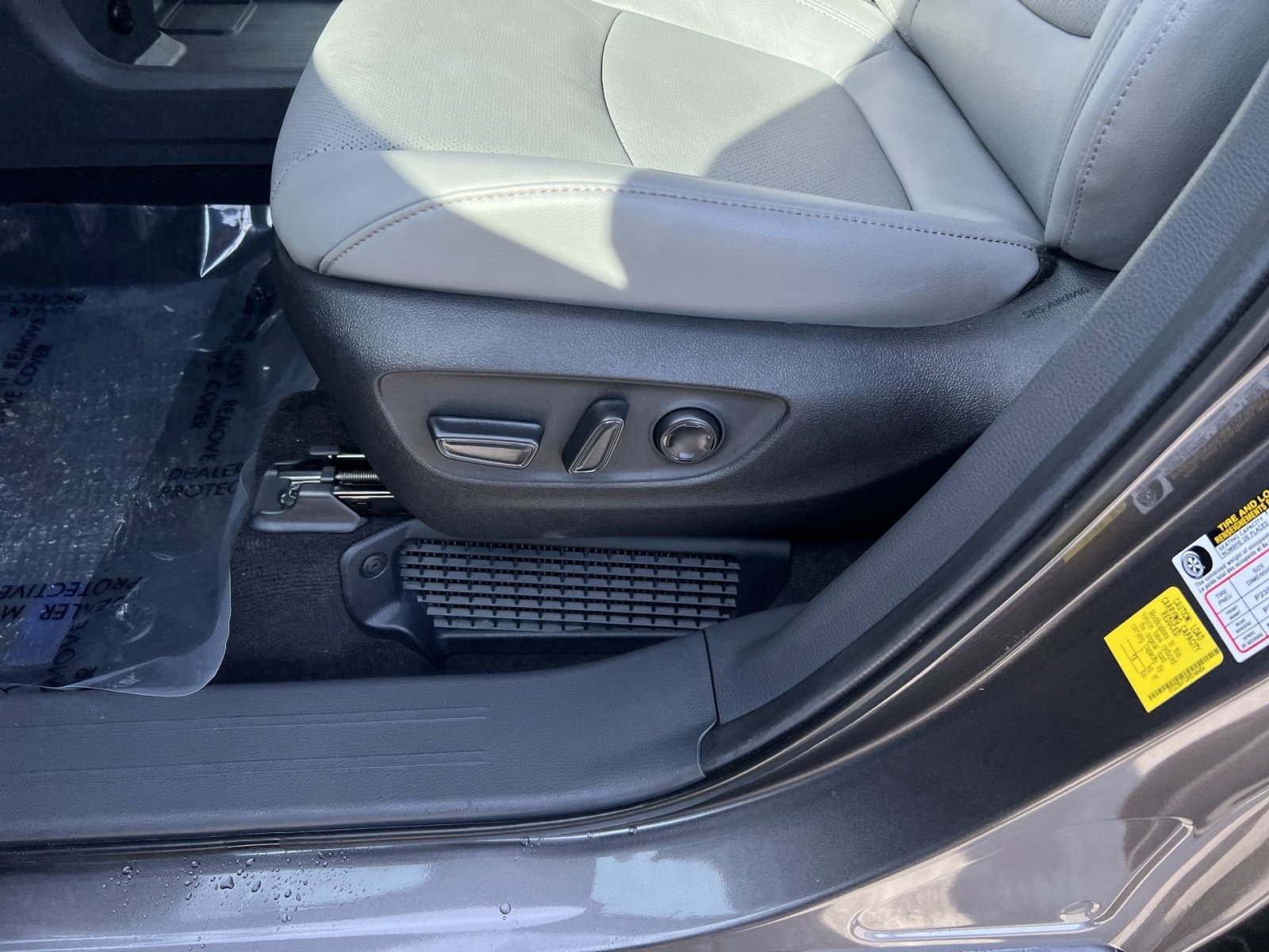 Used 2024 Toyota Sienna Limited image 14