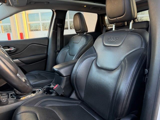 Used 2019 Jeep Cherokee Limited w/ Luxury Group image 13