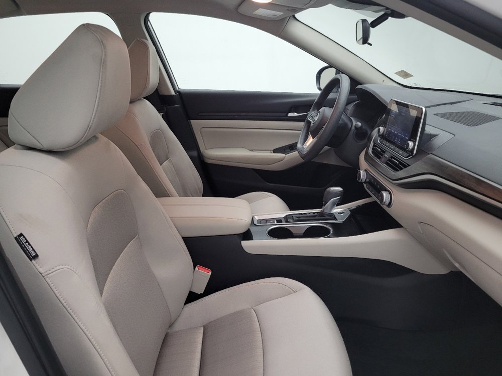 Used 2024 Nissan Altima 2.5 SV AWD/4WD image 21