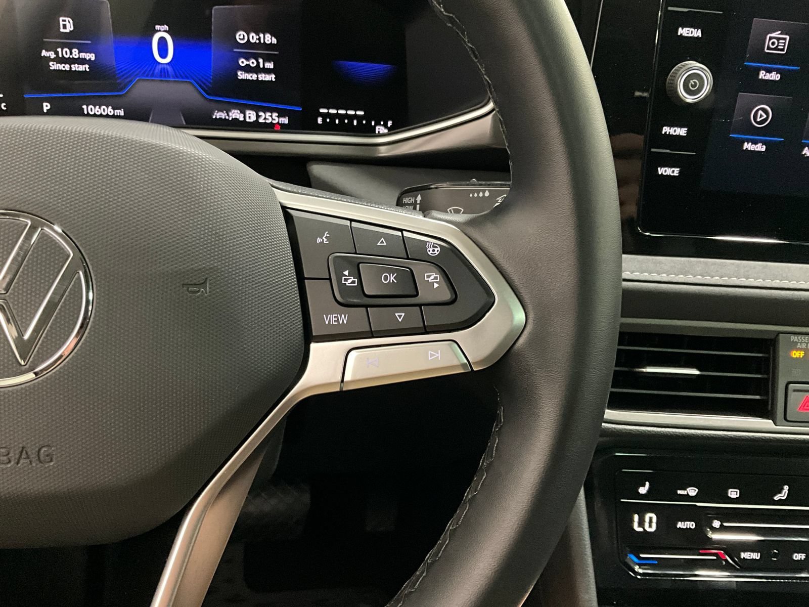 Used 2025 Volkswagen Taos SE FWD image 19