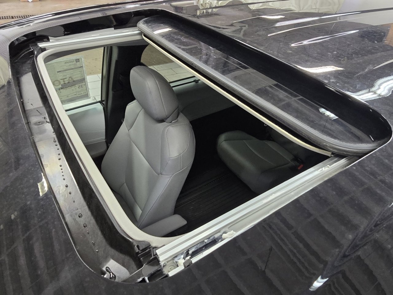 New 2026 Toyota Sienna XLE image 3