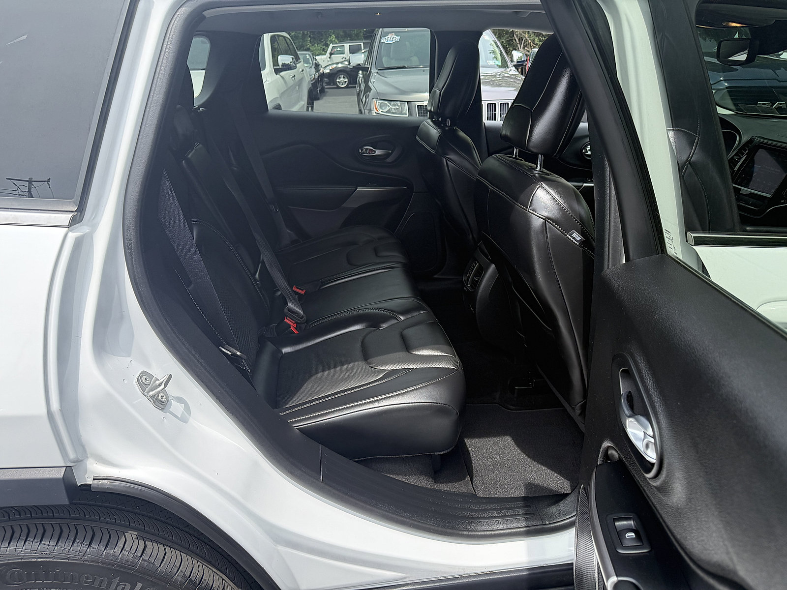 Used 2021 Jeep Cherokee Limited AWD/4WD image 19