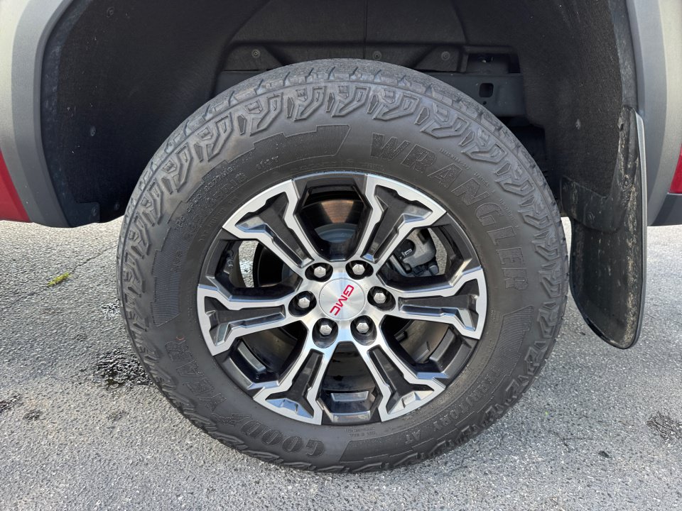 Certified 2024 GMC Canyon AT4 w/ Technology Package AWD/4WD image 26