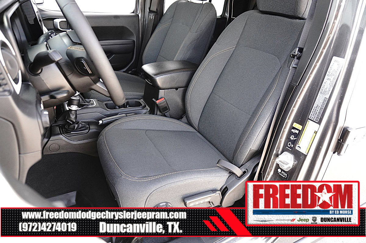 Used 2024 Jeep Gladiator Sport AWD/4WD image 13