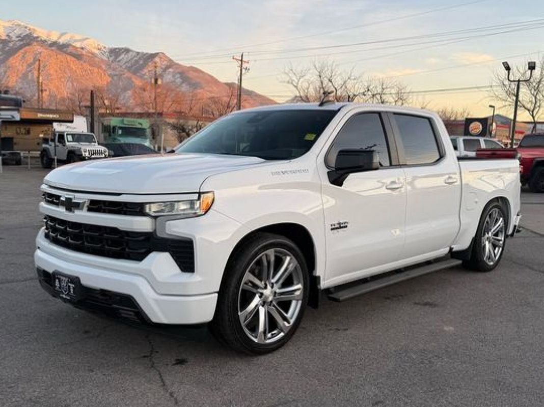 Used 2023 Chevrolet Silverado 1500 RST image 2