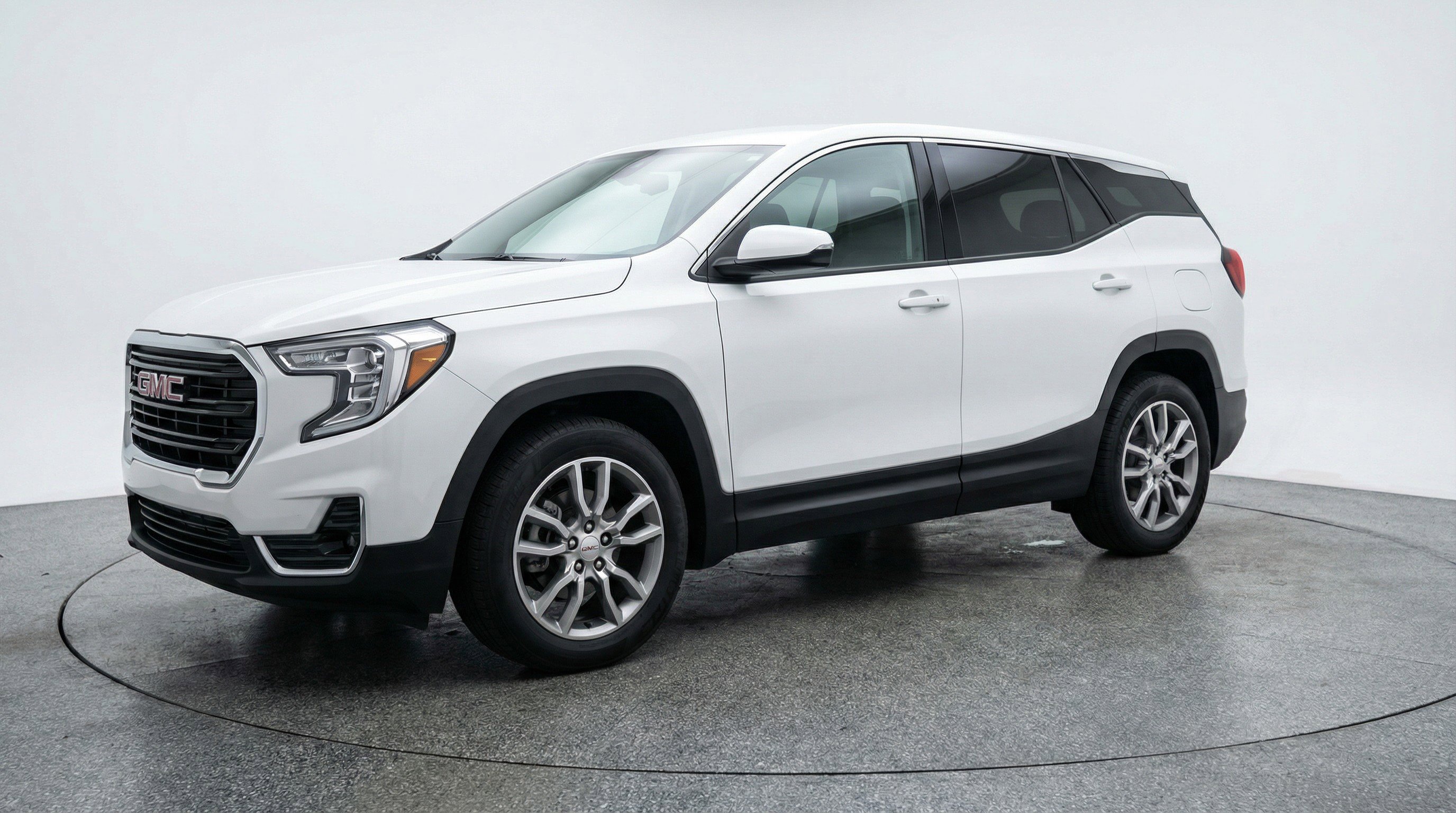 Used 2024 GMC Terrain SLT image 3