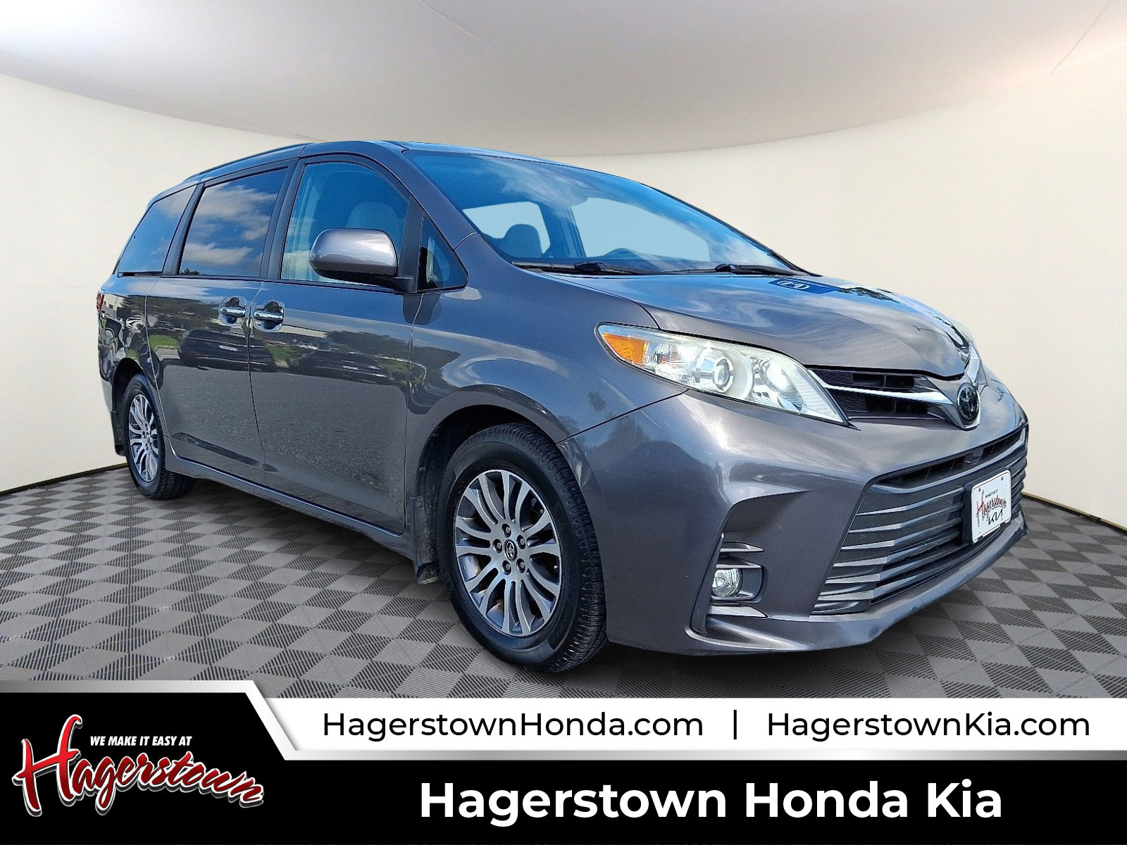 Used 2018 Toyota Sienna XLE w/ XLE Navigation Package