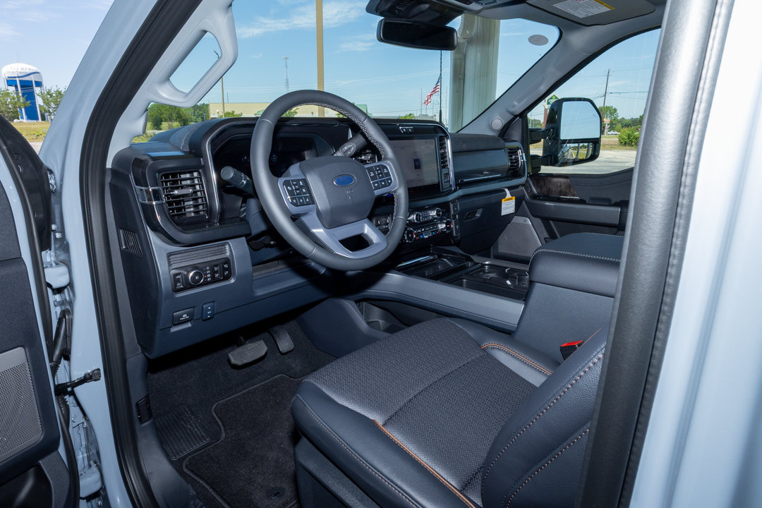 New 2026 Ford F250 Lariat w/ Black Appearance Package AWD/4WD image 13