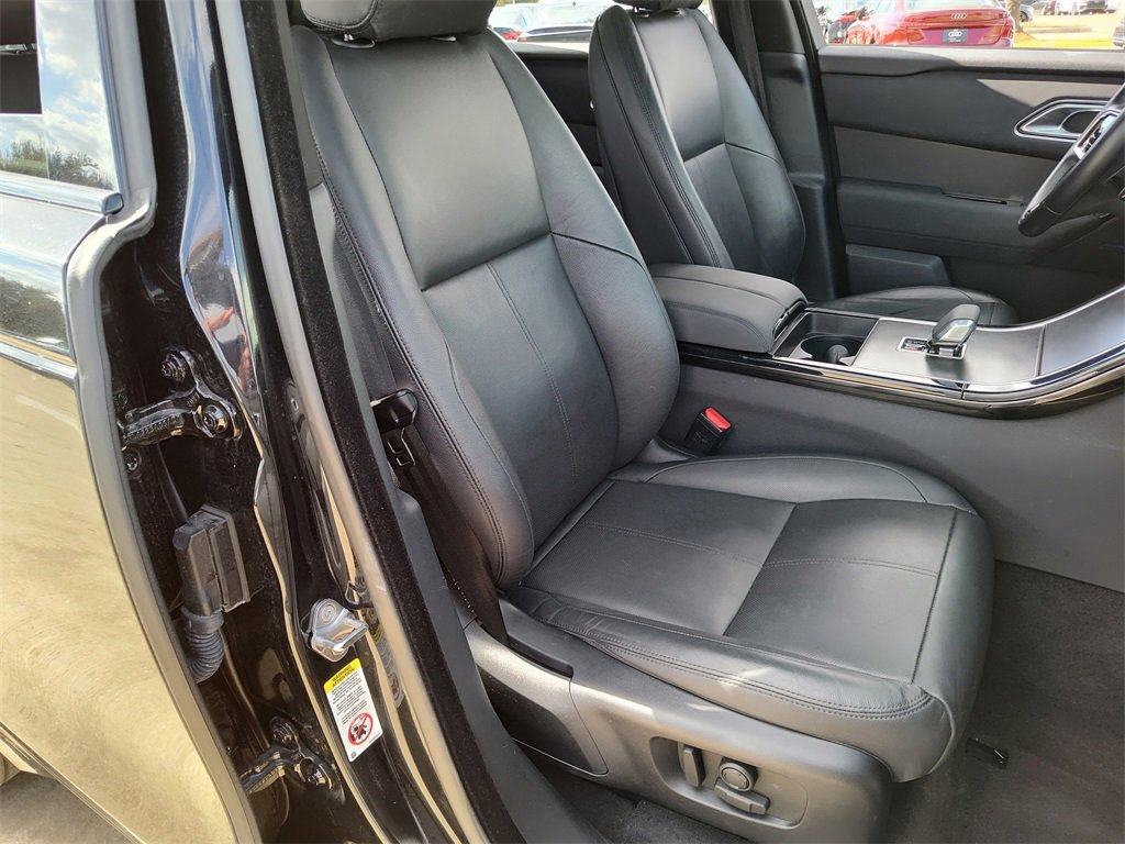 Used 2025 Land Rover Range Rover Velar Dynamic SE image 32