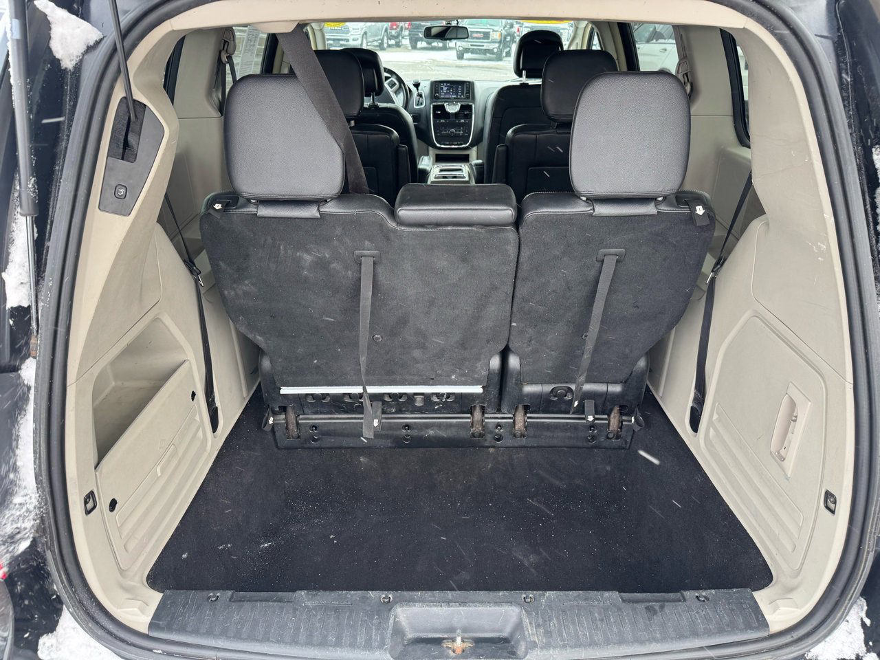 Used 2014 Chrysler Town & Country Touring image 9