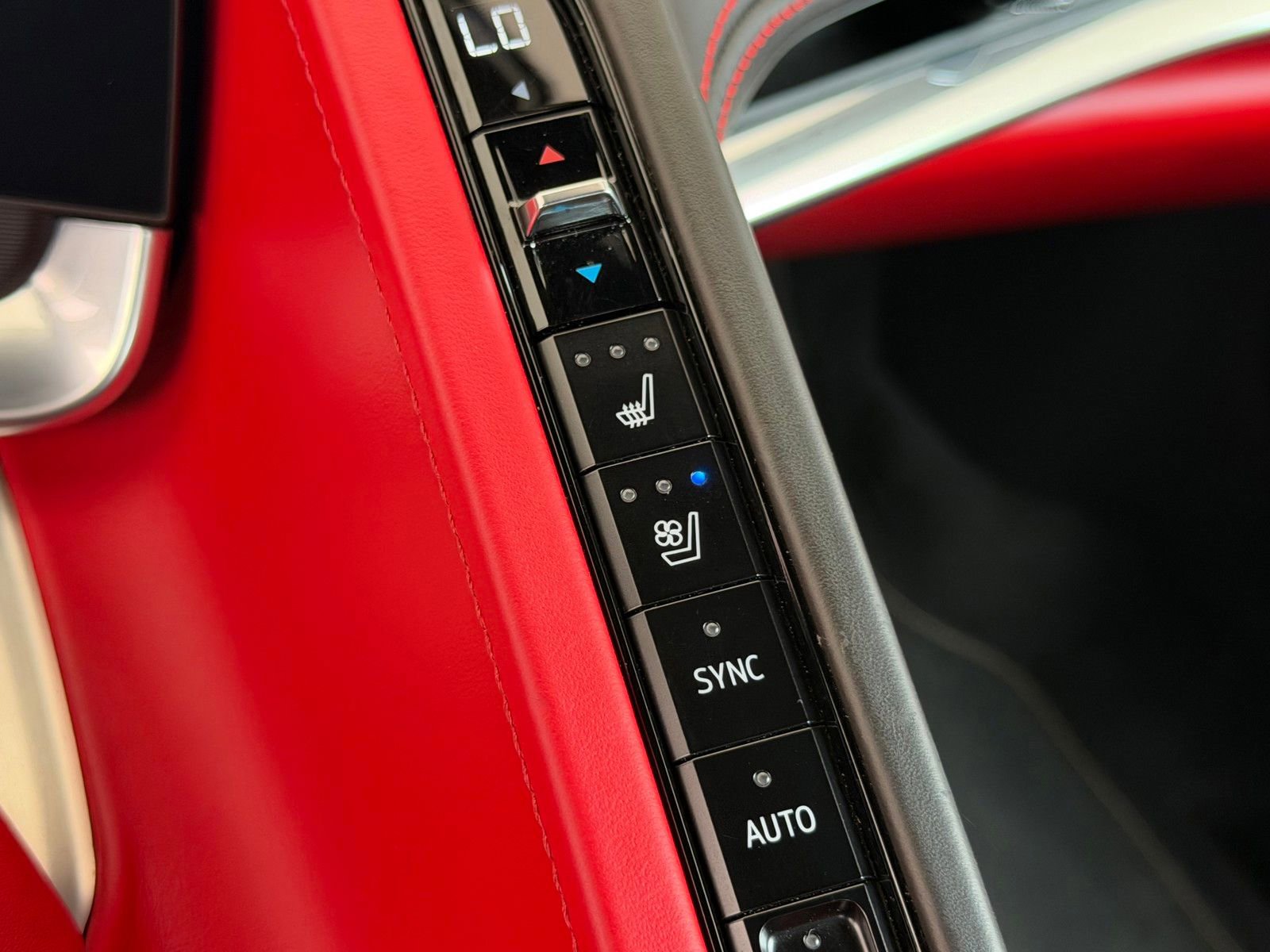 Used 2020 Chevrolet Corvette Stingray Premium Cpe w/ 3LT Preferred Equipment Group image 6
