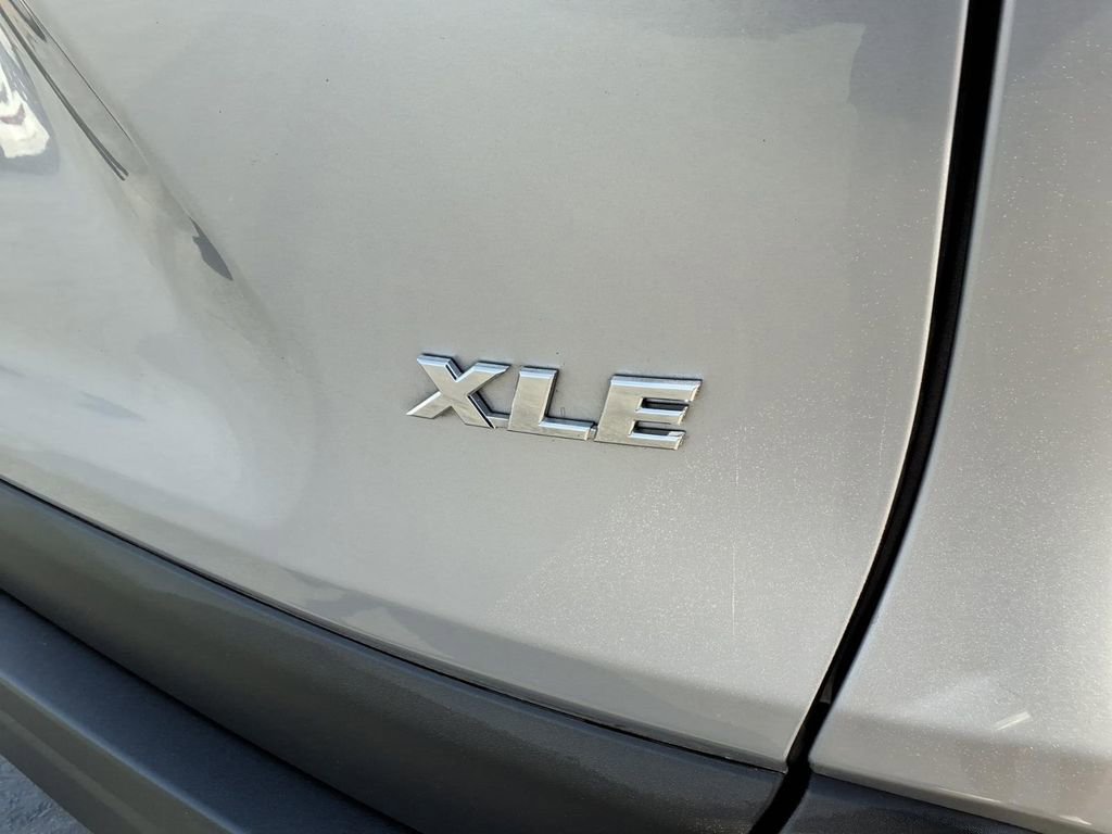 Used 2023 Toyota RAV4 XLE Premium image 10