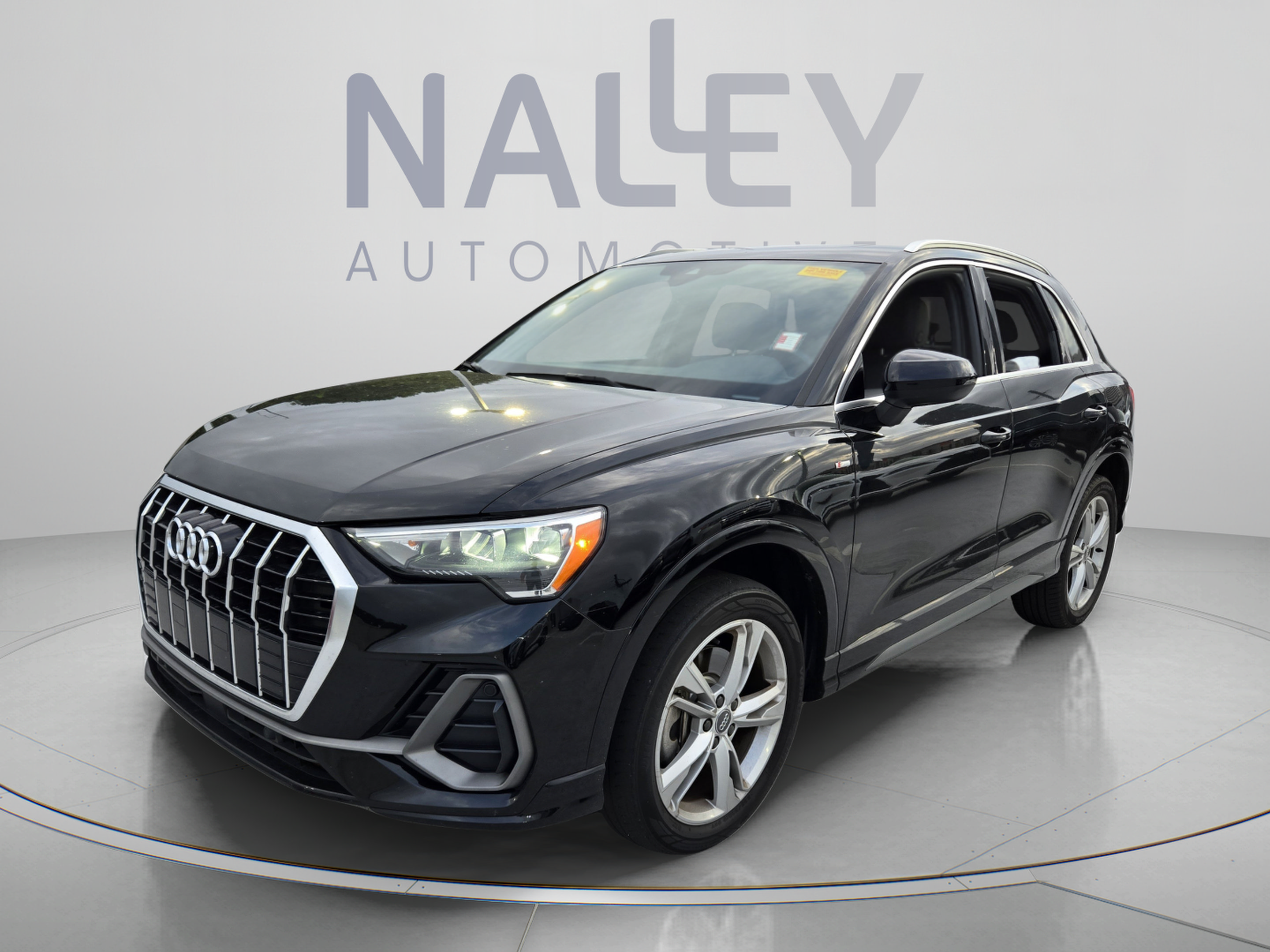 Used 2020 Audi Q3 2.0T Premium w/ Convenience Package AWD/4WD image 1