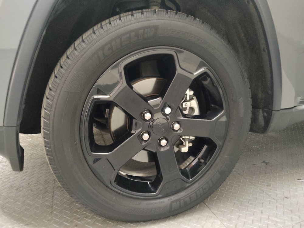 Used 2020 Jeep Grand Cherokee Laredo RWD image 31