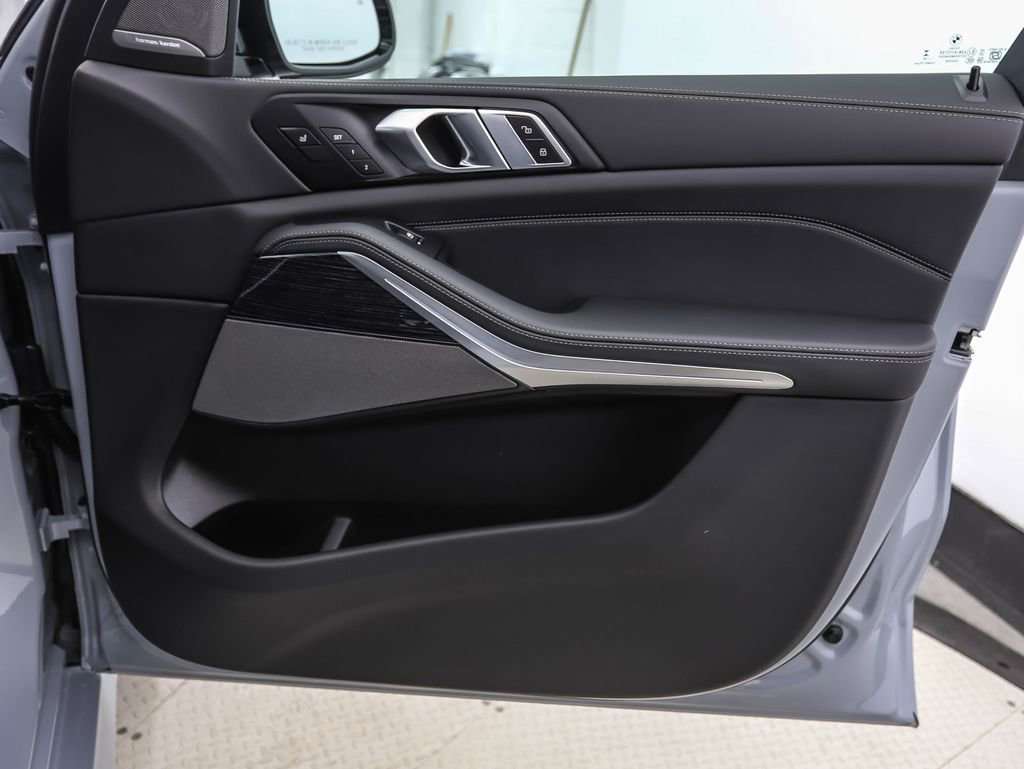 New 2026 BMW X5 xDrive50e w/ Executive Package image 29