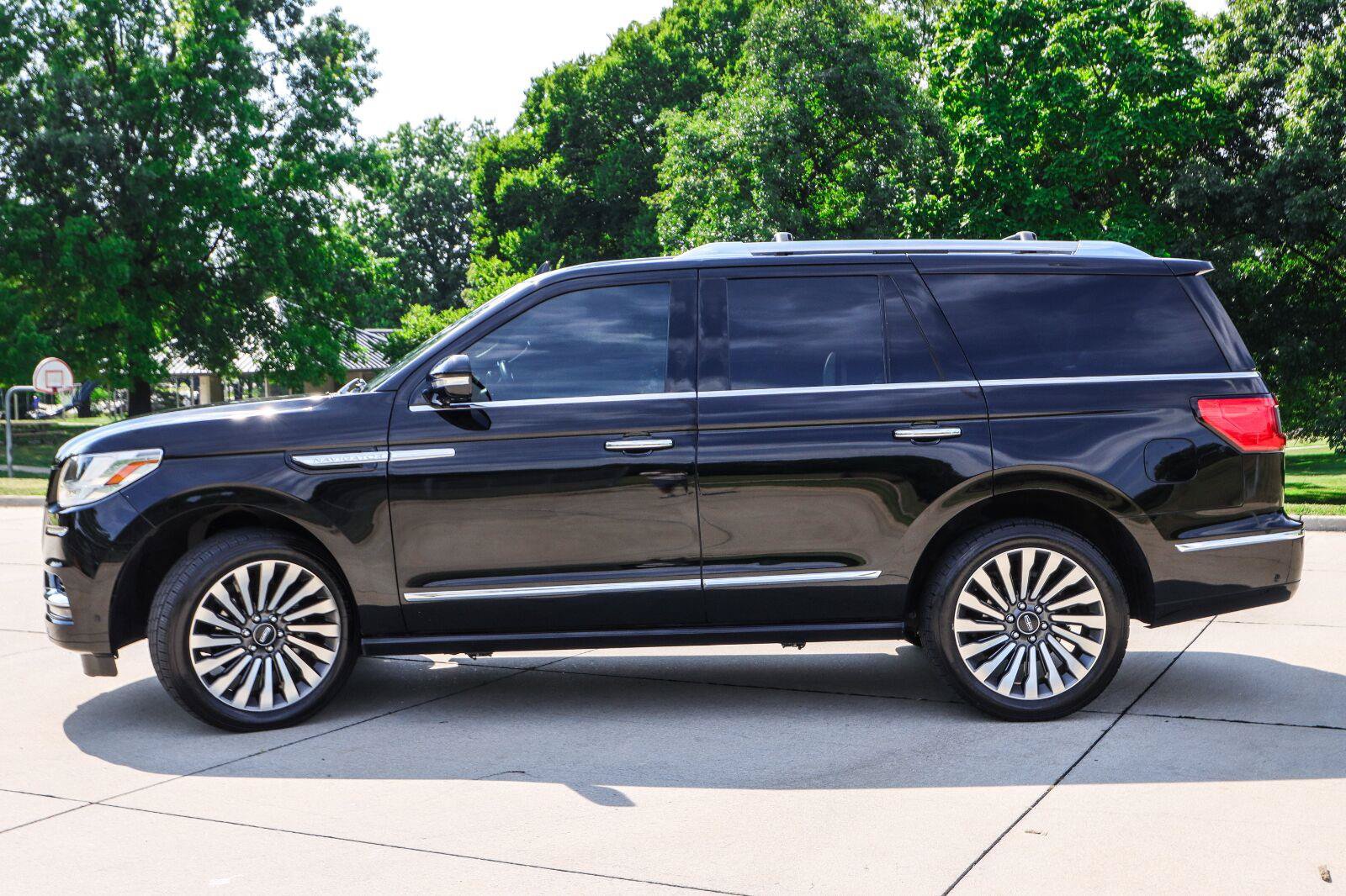 Used 2019 Lincoln Navigator Reserve w/ Cargo Package AWD/4WD image 4