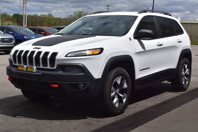 Used 2018 Jeep Cherokee Trailhawk w/ Cold Weather Group AWD/4WD image 15