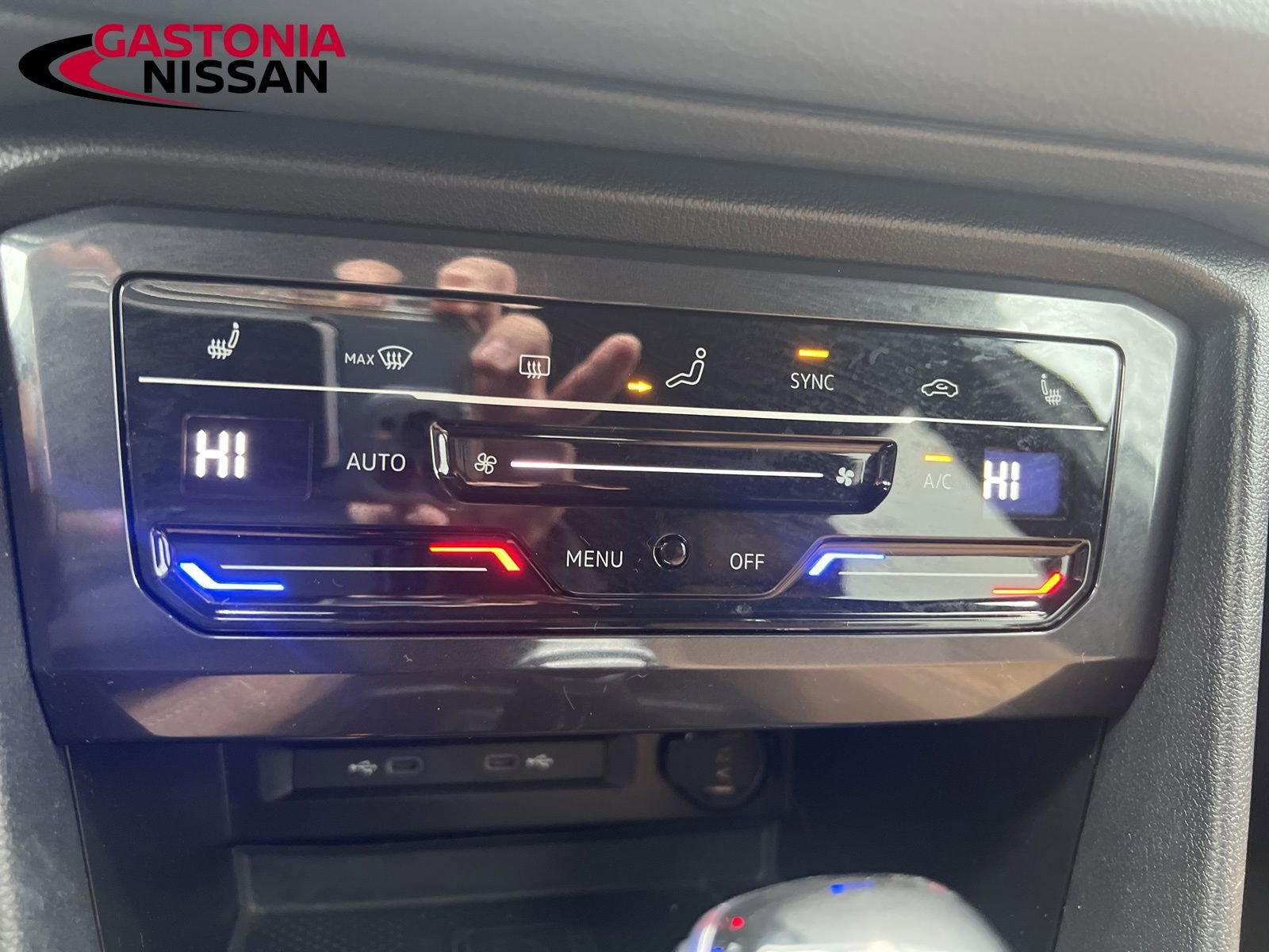 Used 2024 Volkswagen Tiguan SE image 44