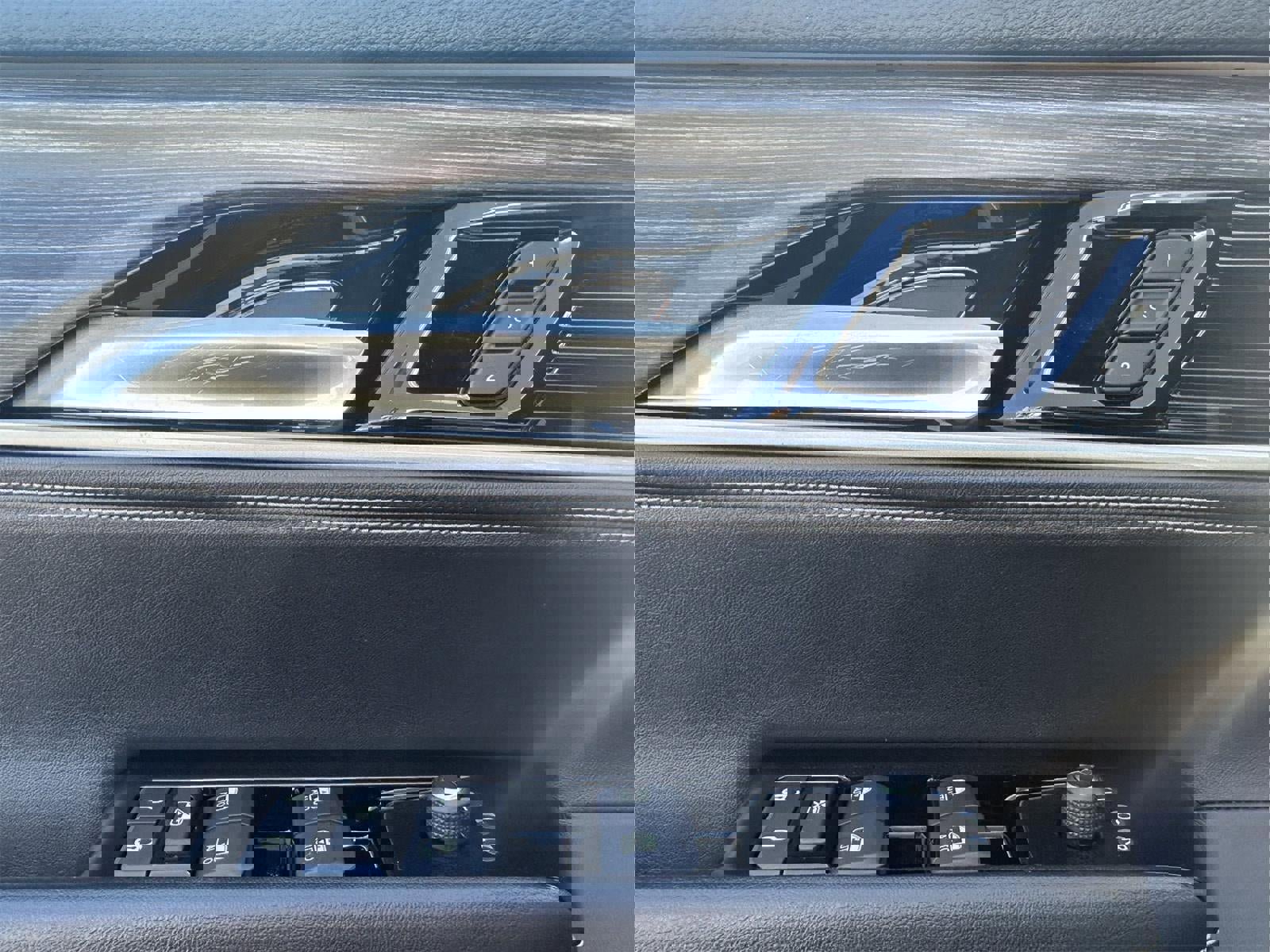 Used 2024 Jeep Wagoneer L Series II w/ Flexible Seating Group image 16