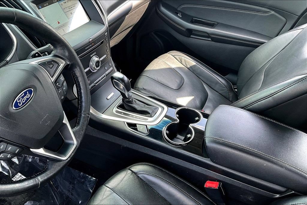 Used 2017 Ford Edge Titanium w/ Equipment Group 301A AWD/4WD image 18