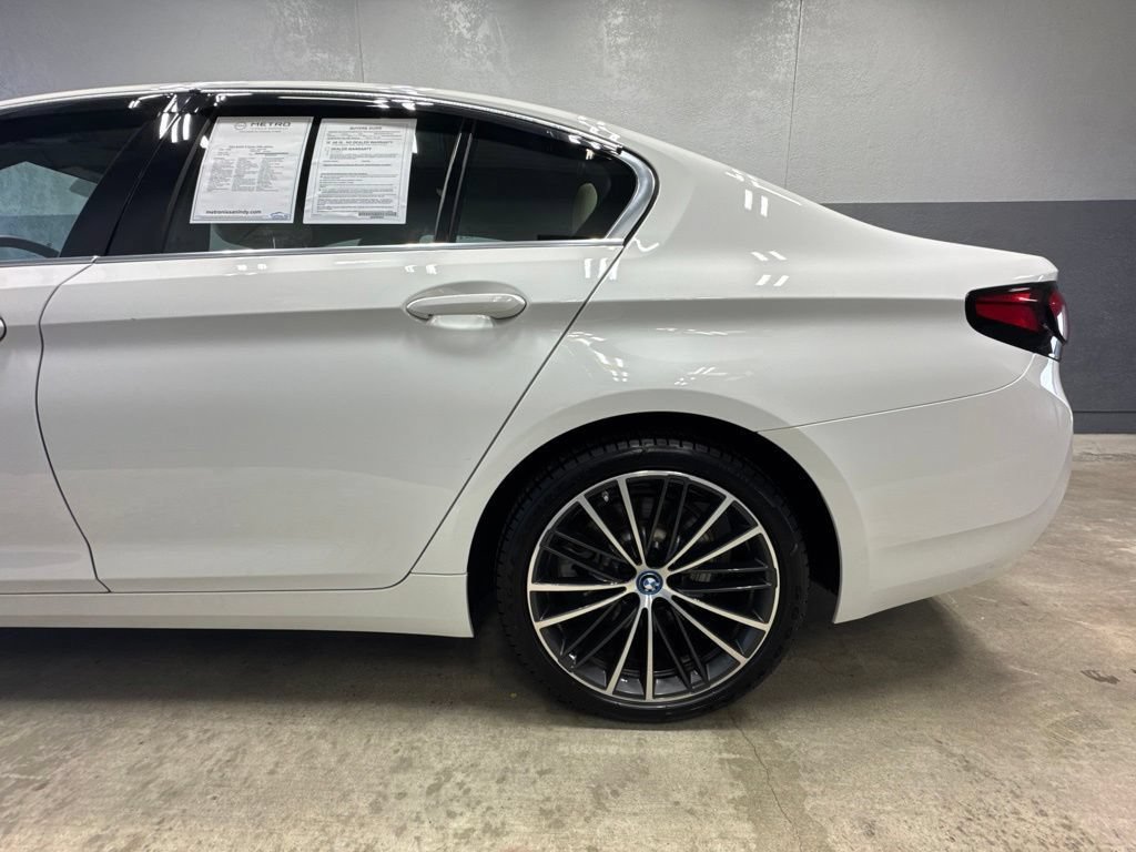 Used 2023 BMW 530e xDrive w/ Premium Package AWD/4WD image 16