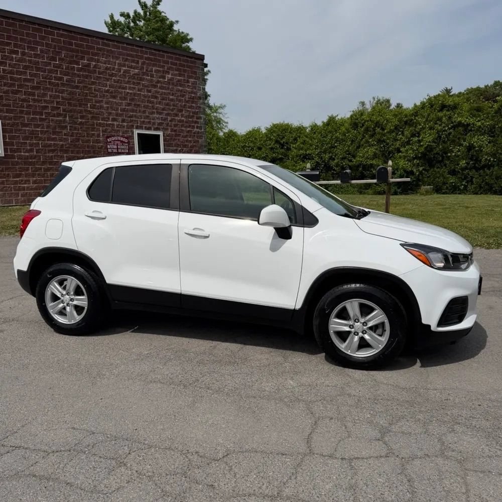 Used 2021 Chevrolet Trax LS w/ Tint and Cruise Package FWD image 12