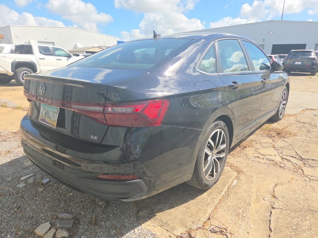 Used 2025 Volkswagen Jetta SE image 11