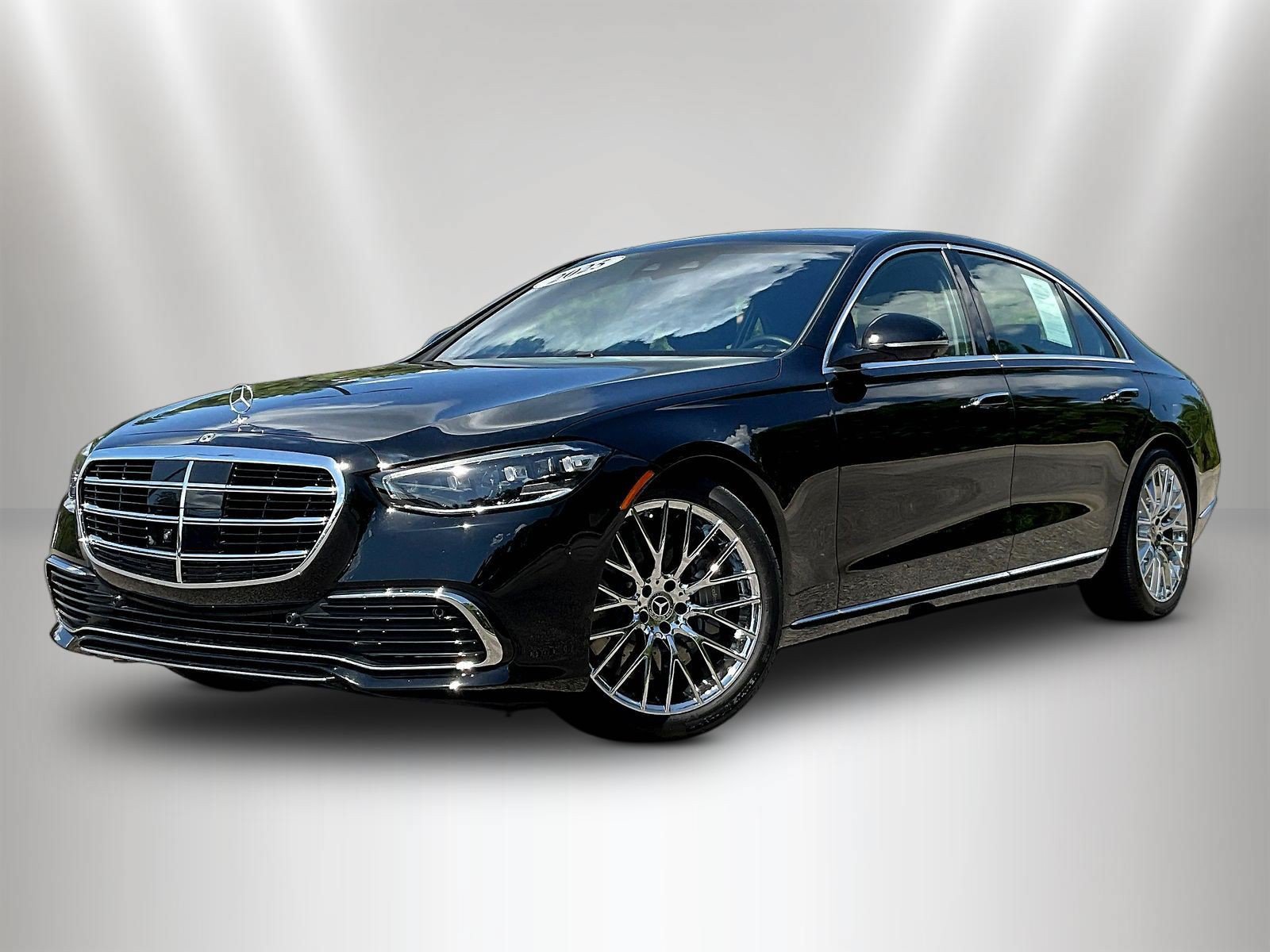 Certified 2025 Mercedes-Benz S 580 4MATIC Sedan image 3