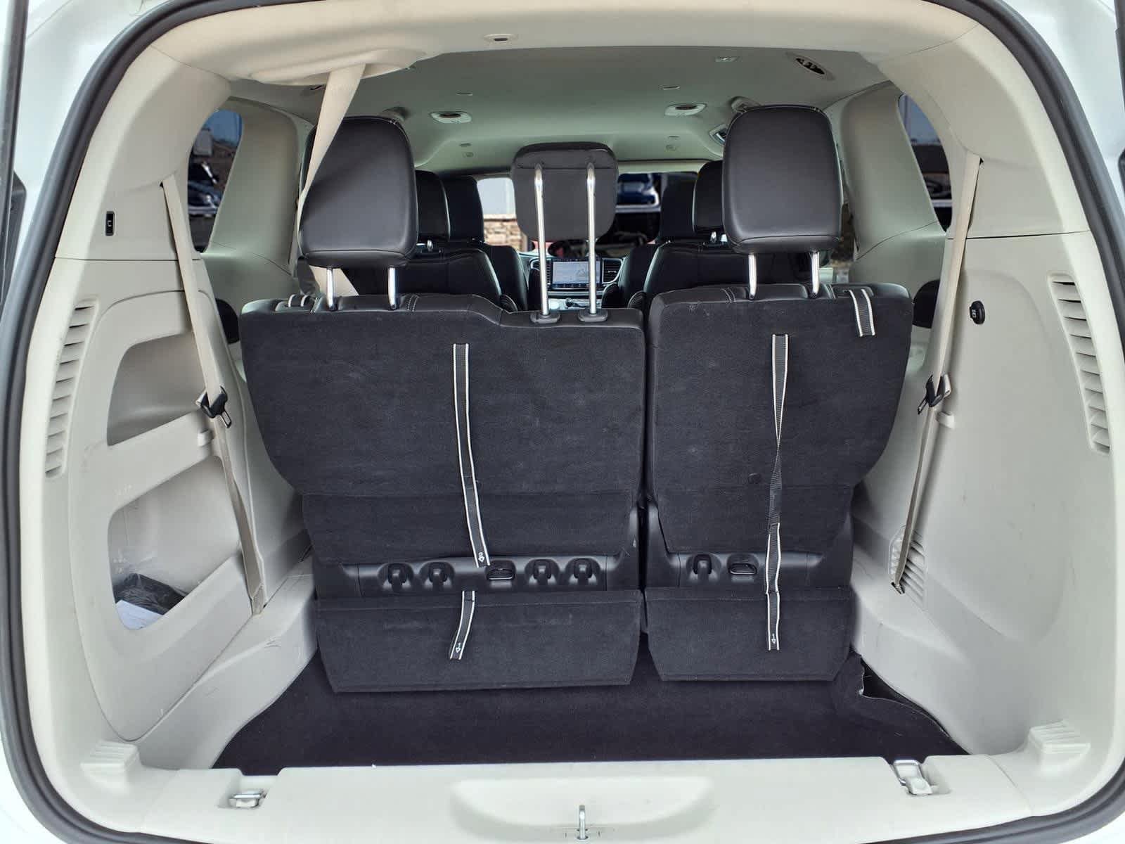 Used 2024 Chrysler Pacifica Touring-L FWD image 6
