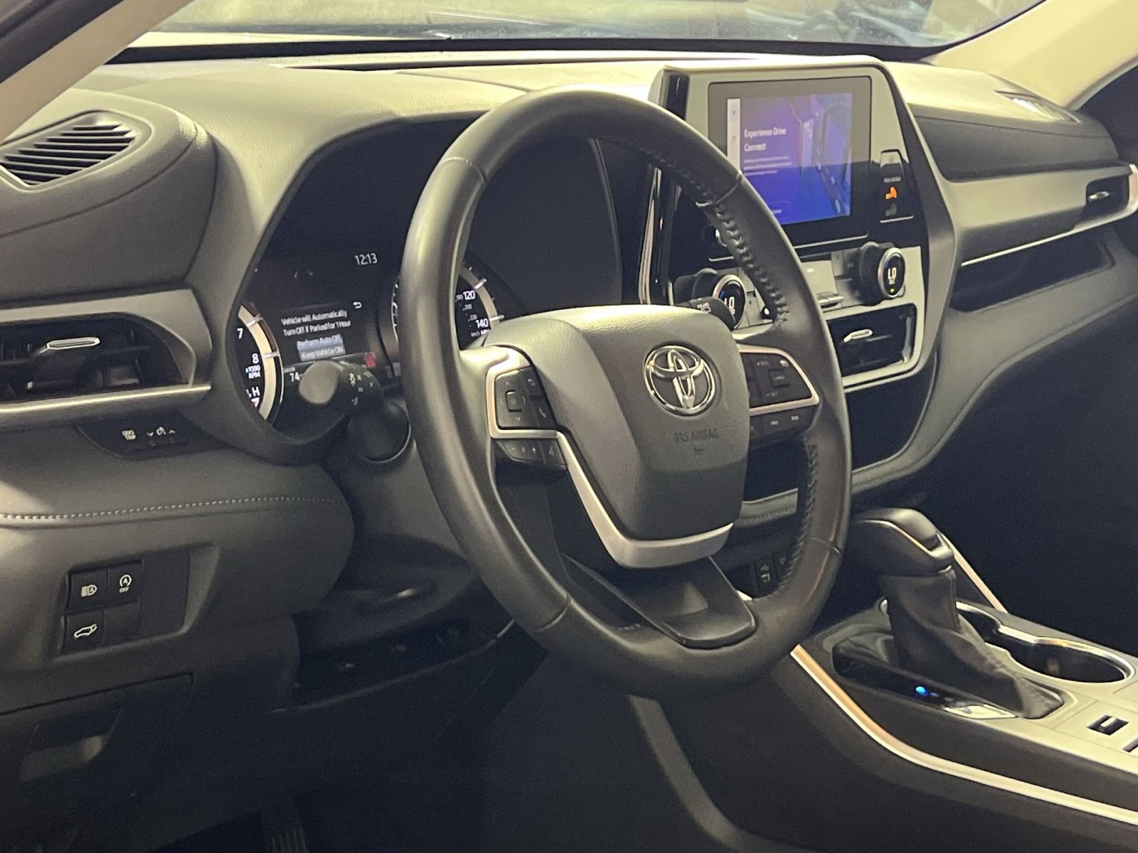 Used 2024 Toyota Highlander LE image 16