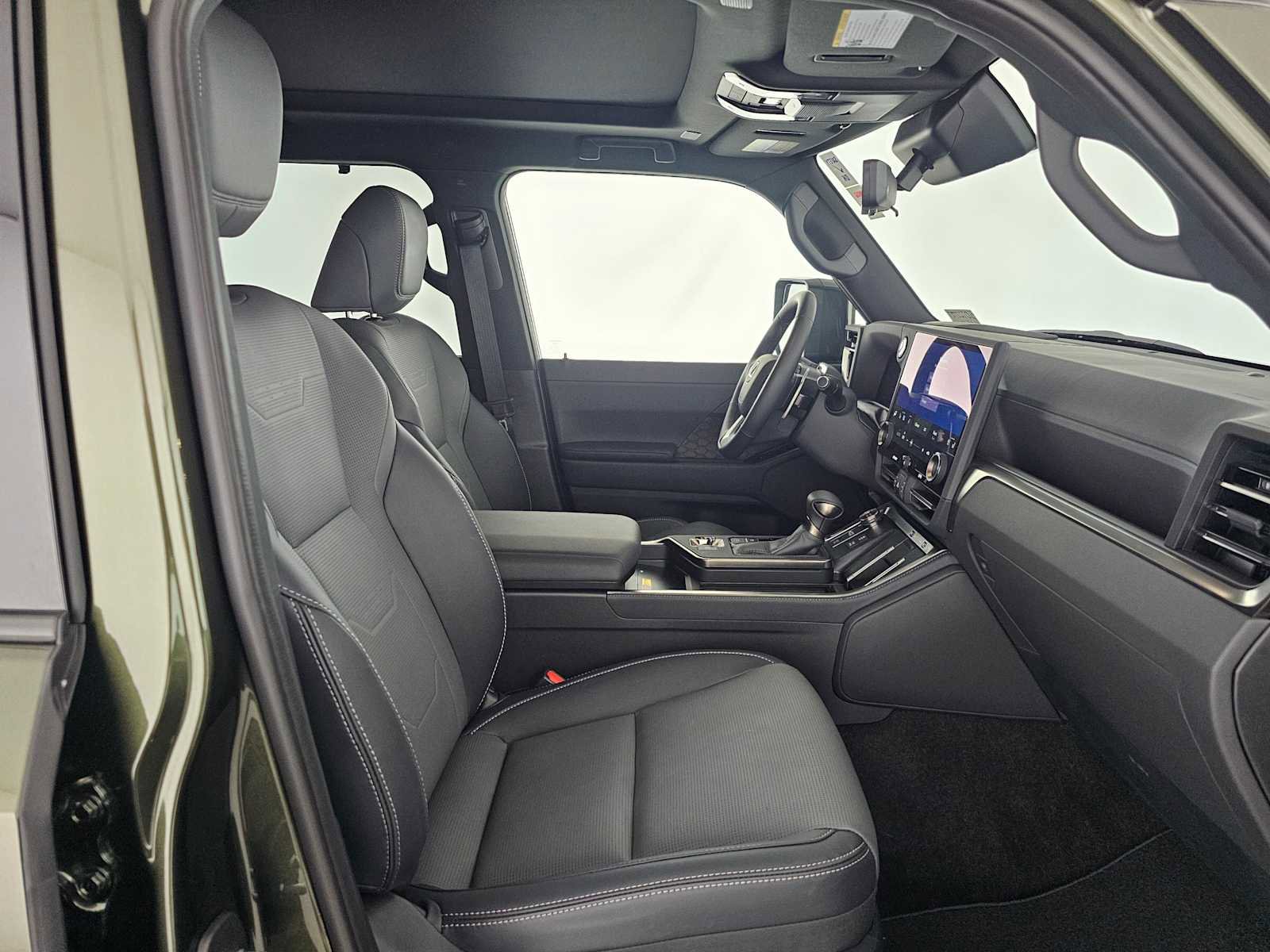 Used 2025 Lexus GX 550 w/ Accessory Package (31) image 10