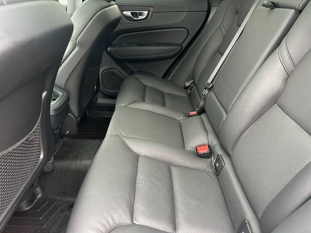Used 2025 Volvo XC60 B5 Plus AWD/4WD image 19