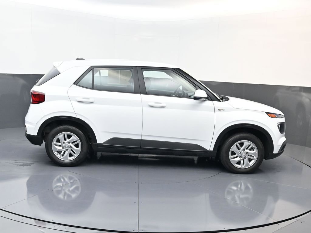 Used 2026 Hyundai Venue SE FWD image 3
