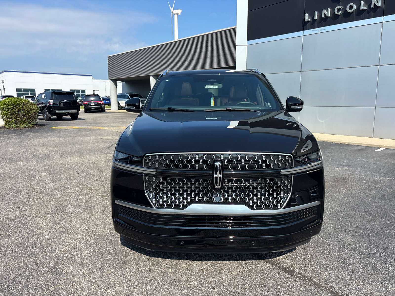 New 2027 Lincoln Navigator Reserve AWD/4WD image 2